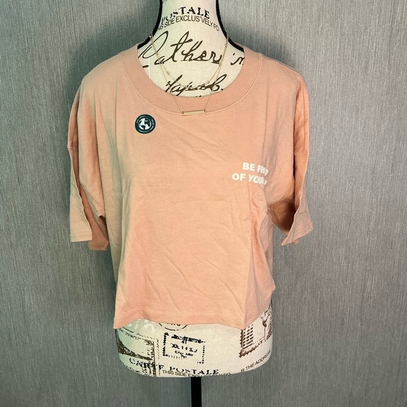 Aeropostale Peach Graphic Cropped T-Shirt Size Medium - Picture 1 of 9